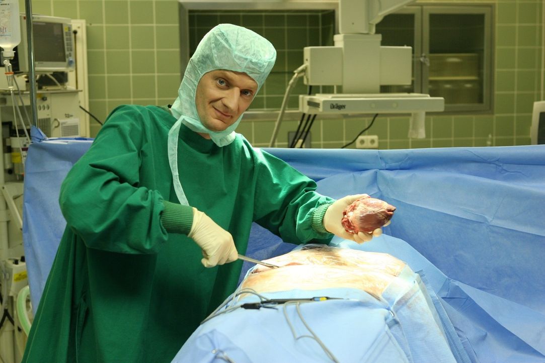 Zehn Dinge, die Sie nicht tun sollten, wenn Sie Chirurg (Michael Kessler) sind ... - Bildquelle: Sat.1
