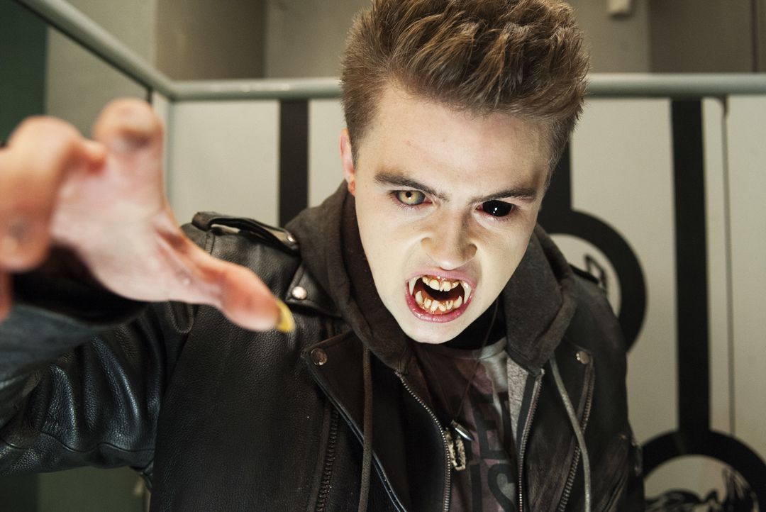 'Evil' Ed (Chris Waller) entpuppt sich als nicht so harmlos wie gedacht ... - Bildquelle: 2013 Twentieth Century Fox Film Corporation. All rights reserved.