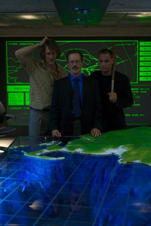 Alles läuft nach Plan für das korrupte Wissenschaftler-Trio der insolventen "Camtrell Corporation": (v.l.n.r.) Stanley Schiff (Christopher Heyerdahl... - Bildquelle: 2006 RHI Entertainment Distribution, LLC