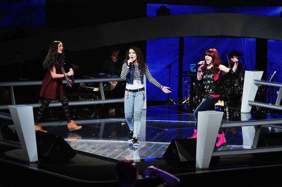 The-Voice-Kids-Stf02-Epi07-Carlotta-Vanessa-Tamara-4-SAT1-Andre-Kowalski - Bildquelle: SAT.1/Andre Kowalski
