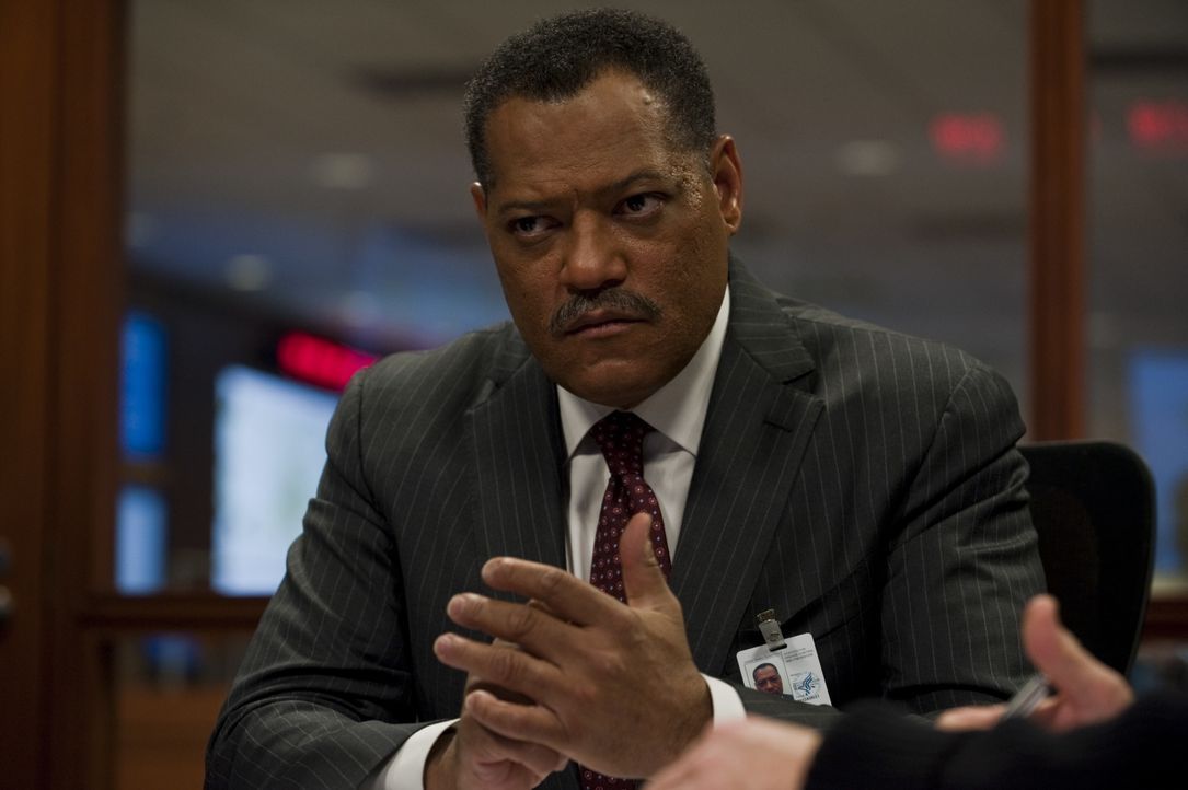 Dr. Ellis Cheever (Laurence Fishburne) - Bildquelle: Warner Bros. Entertainment Inc.