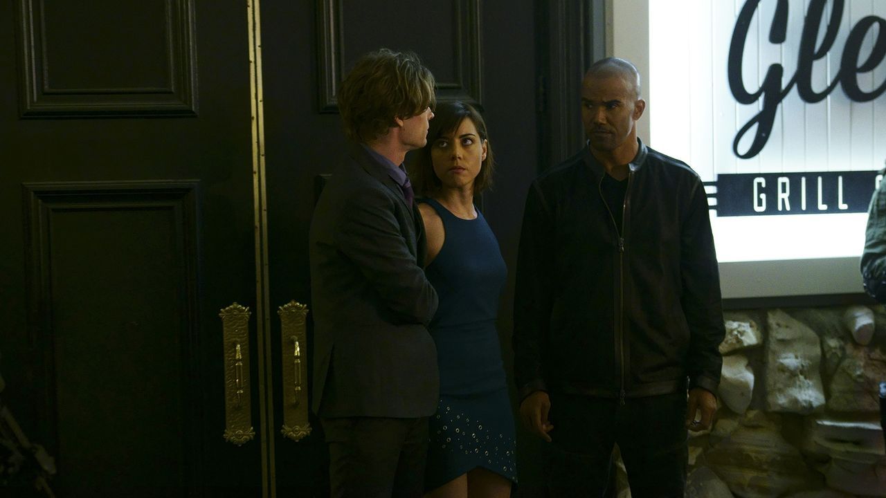 Ist ihr Fall wirklich abgeschlossen, als Reid (Matthew Gray Gubler, l.) und Morgan (Shemar Moore, r.) Cat Adams (Aubrey Plaza, M.) verhaften? - Bildquelle: Monty Brinton ABC Studios