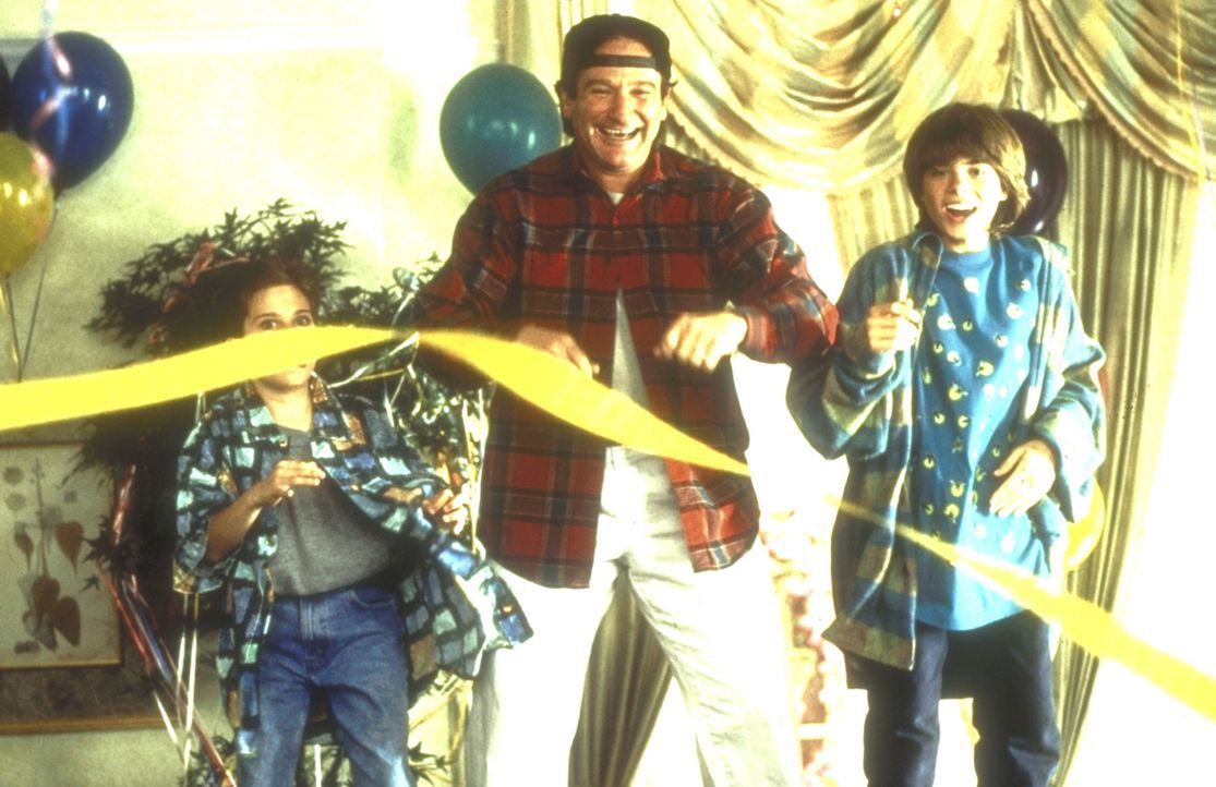 Kindererziehung: Je verrückter Daniels (Robin Williams, M.)  Aktionen, desto glücklicher sind Lydia (Lisa Jakub, l.) und Chris (Matthew Lawrence,... - Bildquelle: 20th Century Fox