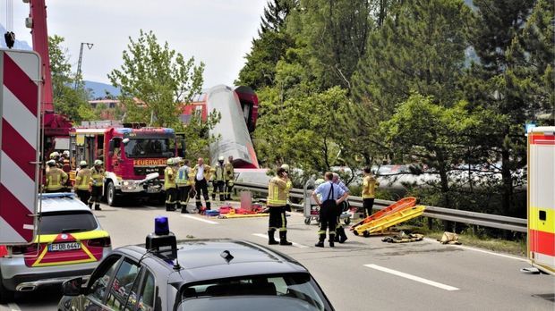 Regionalbahn Umgekippt: Drei Tote Bei Zugunglück In Bayern