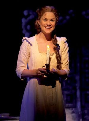 Lucy als "Sarah" in "Tanz der Vampire" - Bildquelle: Stage Entertainment