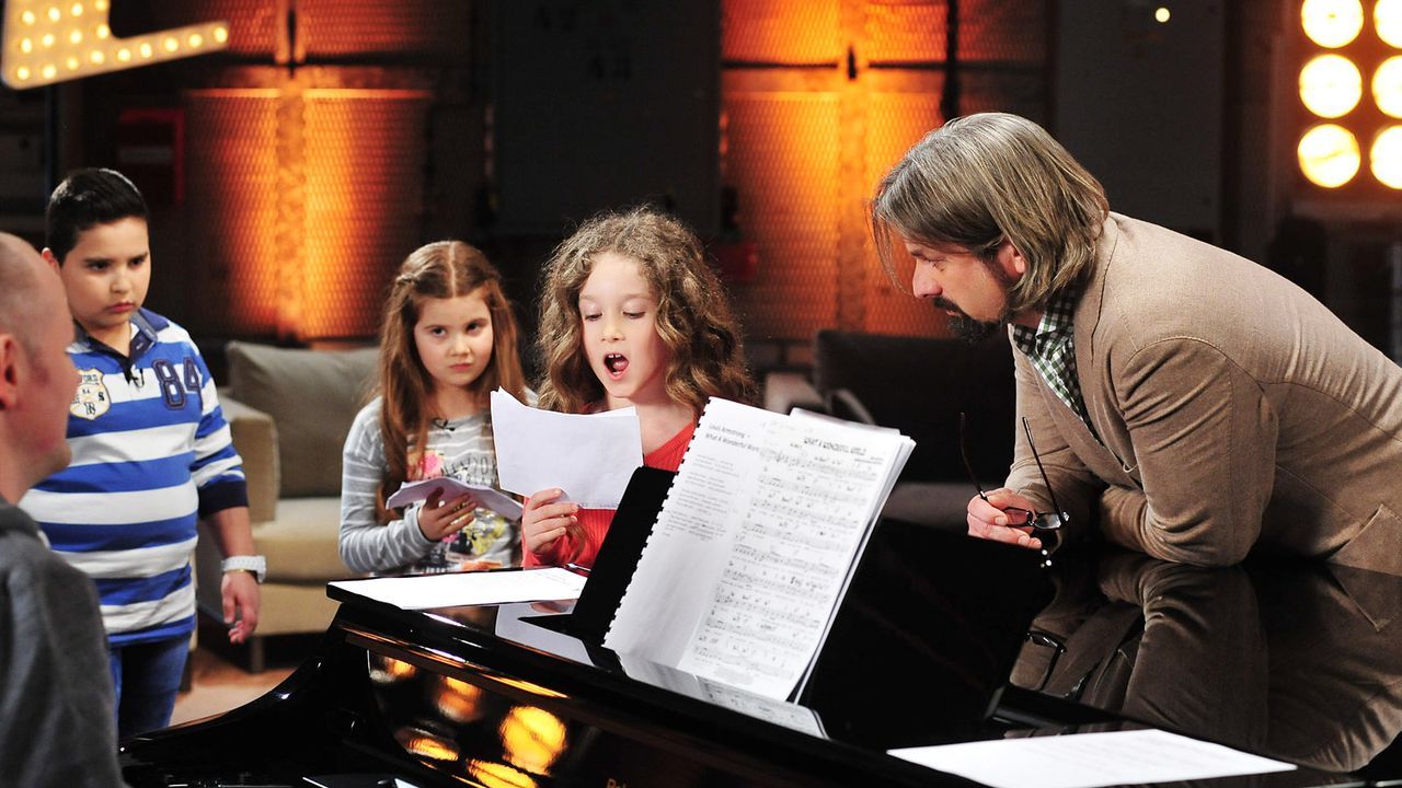 The-Voice-Kids-Stf02-Epi05-Salvatore-Larissa-EmmieLee-22-SAT1-Andre-Kowalski - Bildquelle: SAT.1/Andre Kowalski