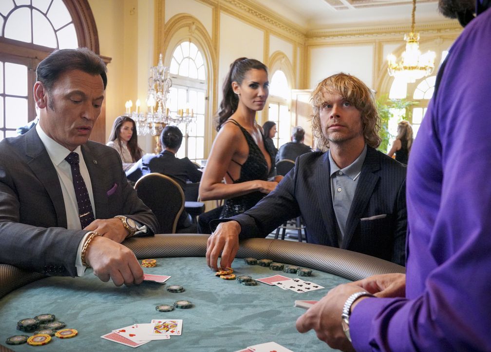 (v.l.n.r.) Frankie Bolton (Steve Valentine); Kensi Blye (Daniela Ruah); Marty Deeks (Eric Christian Olsen) - Bildquelle: Bill Inoshita 2019 CBS Broadcasting, Inc. All Rights Reserved. / Bill Inoshita