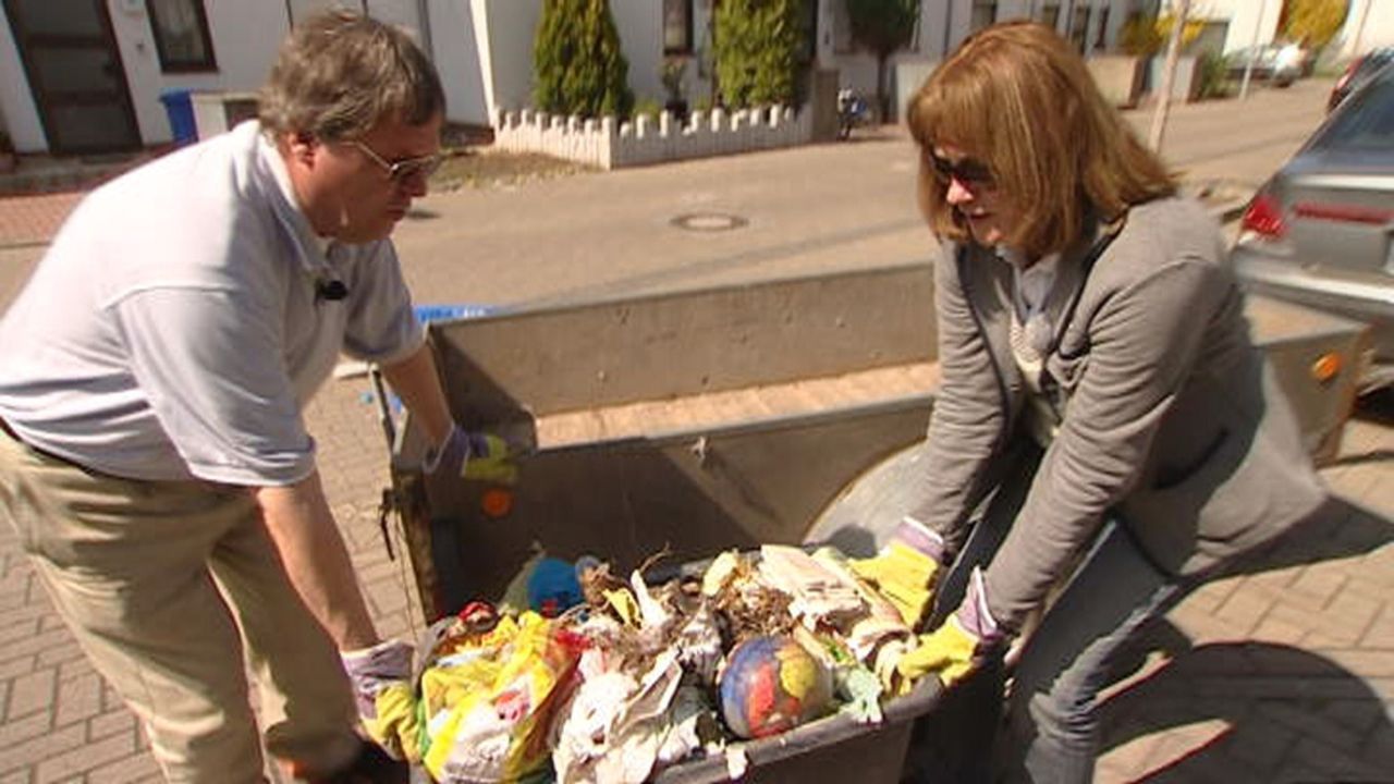 Entsorgen den Müll der Mietpreller: Familie Holzhauer ... - Bildquelle: SAT.1