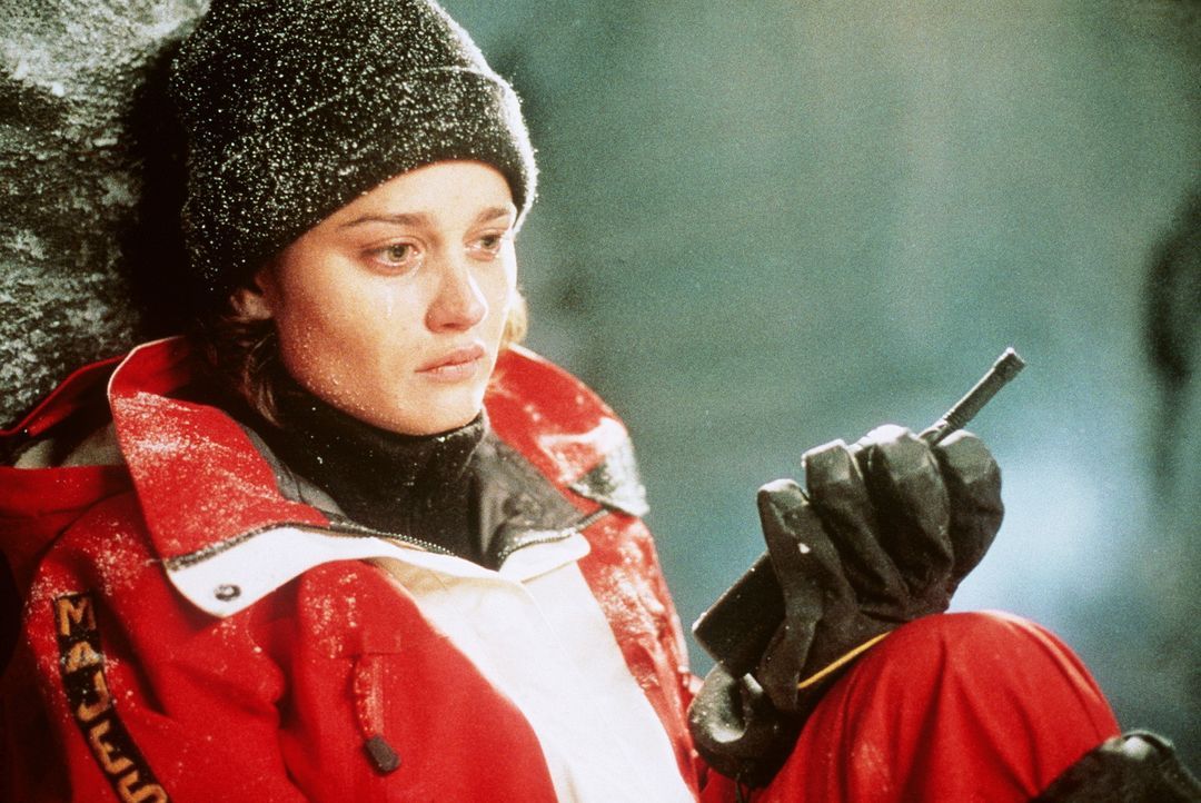 Am gefährlichsten Berg der Welt ist die Hochgebirgsklettererin Annie (Robin Tunney) in einer Gletscherspalte gefangen. Nur ihr Bruder kann sie noch... - Bildquelle: Columbia Pictures