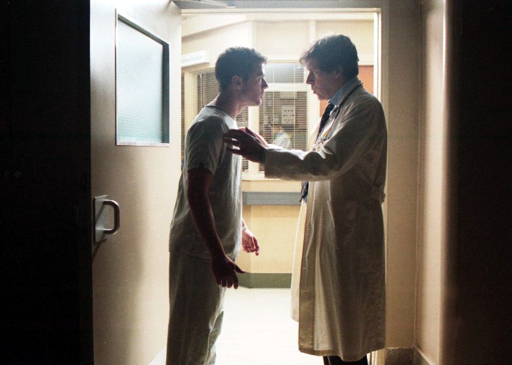 29. Juli 2002: Simon Cable (Ryan Phillippe, l.), Sohn und Erbe reicher Eltern, wacht in einem Krankenhaus auf und weiß nicht, was geschehen ist. De... - Bildquelle: Miramax Films