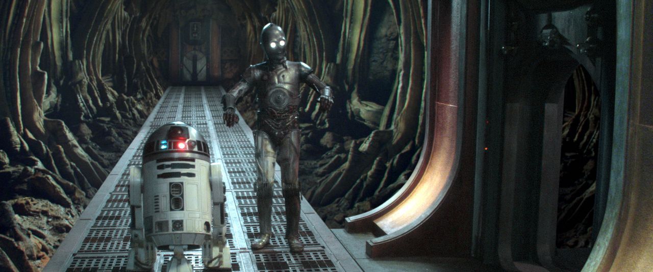 Riskieren Kopf und Kragen: R2-D2 (Kenny Baker, r.) und C-3PO (Anthony Daniels, l.) ... - Bildquelle: Lucasfilm Ltd. & TM. All Rights Reserved.