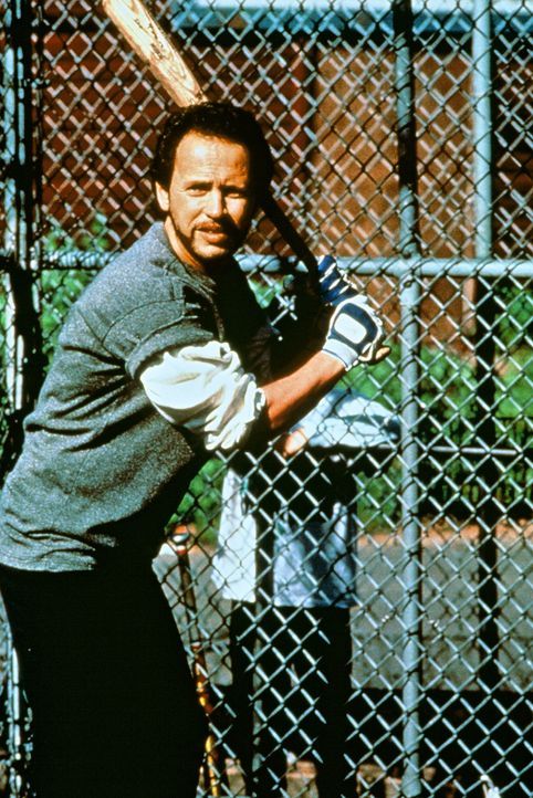 Harry (Billy Crystal) lässt seinen Liebes-Frust beim Baseball raus ... - Bildquelle: Castle Rock Entertainment