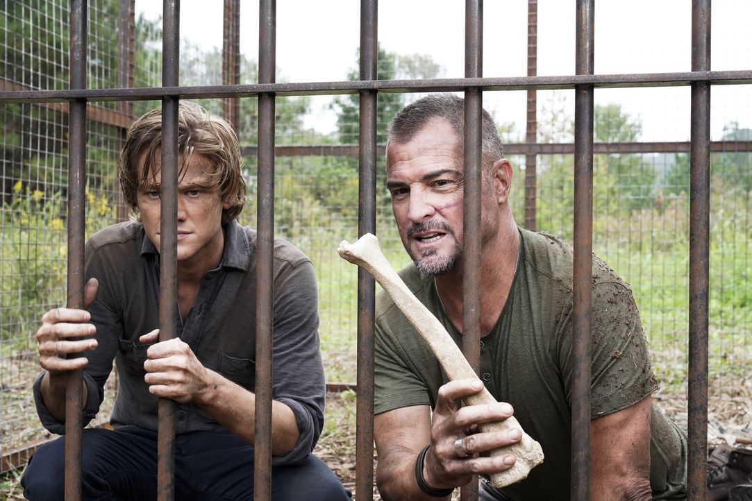 MacGyver (Lucas Till, l.); Jack Dalton (George Eads, r.) - Bildquelle: Jace Downs 2018 CBS Broadcasting, Inc. All Rights Reserved