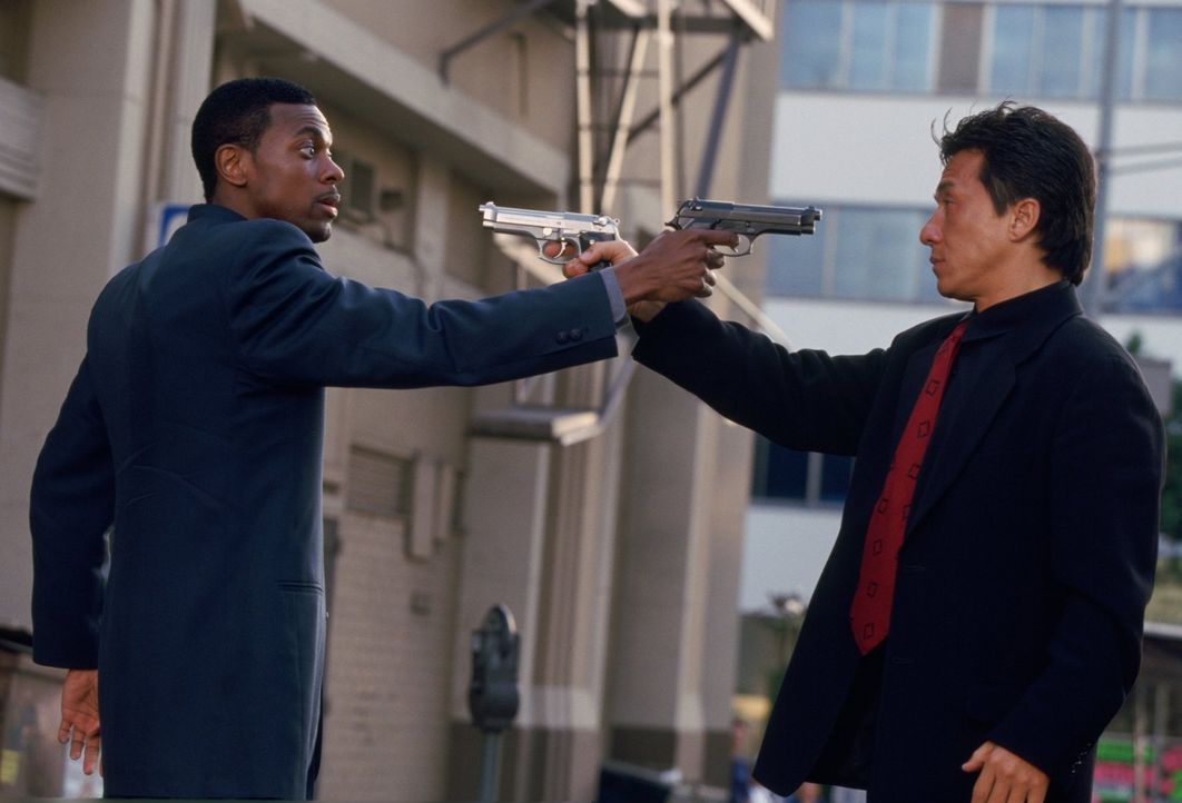 Ein chaotisches Dream-Team: Lee (Jackie Chan, r.) und Carter (Chris Tucker, l.) ... - Bildquelle: Warner Bros.