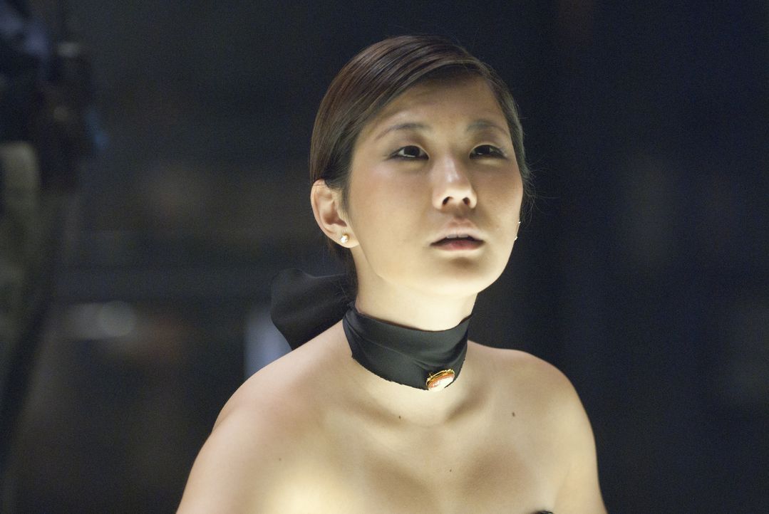 Lässt sich auf ein gefährliches Spiel ein: Kaneko (Irene Choi) ... - Bildquelle: Sony Pictures Television Inc. All Rights Reserved.