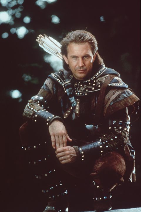Von seinem Versteck aus mitten im tiefen Sherwood Forrest bestiehlt Robin Hood (Kevin Costner) die Reichen, um den Armen zu geben ... - Bildquelle: WARNER BROS.