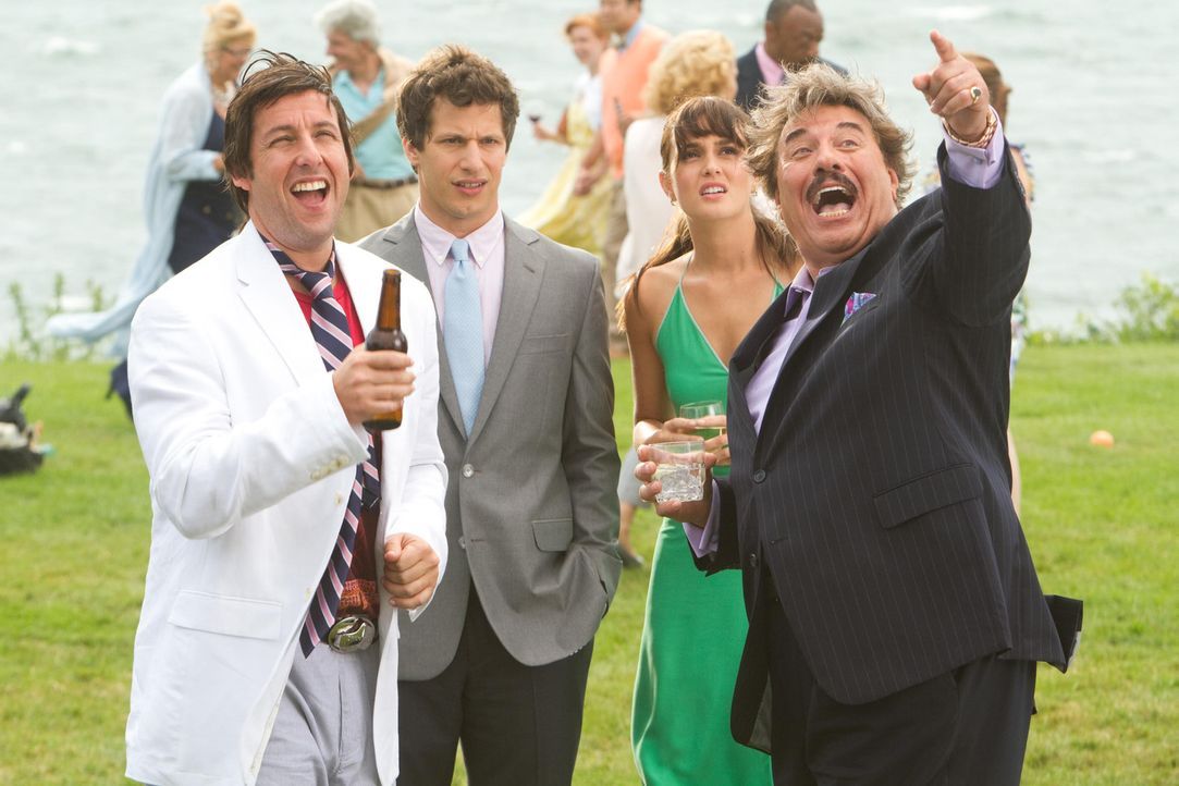 Das Leben ist eine große Party - finden jedenfalls Todds witziger Vater Donny (Adam Sandler, l.) und sein Chef Steve (Tony Orlando, r.). Geschäftsma... - Bildquelle: 2012 Columbia Pictures Industries, Inc. All Rights Reserved.