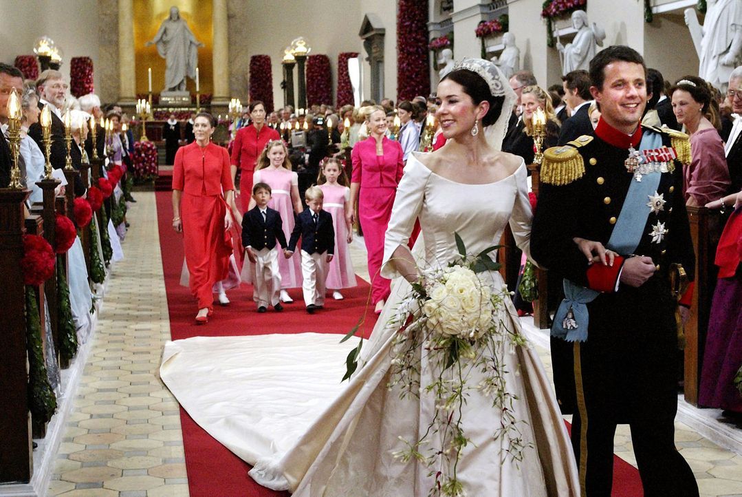 Hochzeit-Kronprinz-Frederik-von-Daenemark-Kronprinzessin-Mary-04-05-14-1-dpa - Bildquelle: dpa