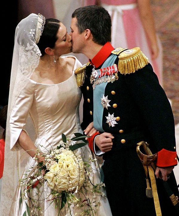 Hochzeit-Kronprinz-Frederik-von-Daenemark-Kronprinzessin-Mary-04-05-14-2-dpa - Bildquelle: dpa