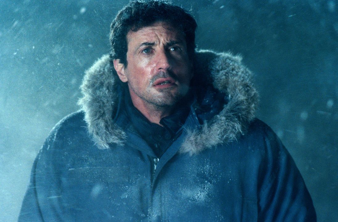Der FBI-Agent Jake Malloy (Sylvester Stallone) jagt einen Serienmörder, der bereits neun Polizisten getötet hat. - Bildquelle: Universal Pictures
