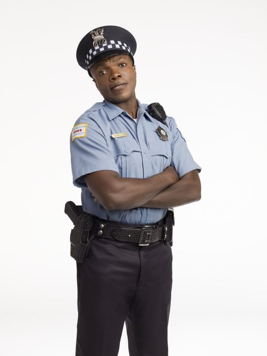 (1. Staffel) - Der Polizist Carl McMillan (Reno Wilson) hat eine Vorliebe für ungesundes Fastfood, was man ihm jedoch nicht ansieht ... - Bildquelle: 2010 CBS Broadcasting Inc. All Rights Reserved.