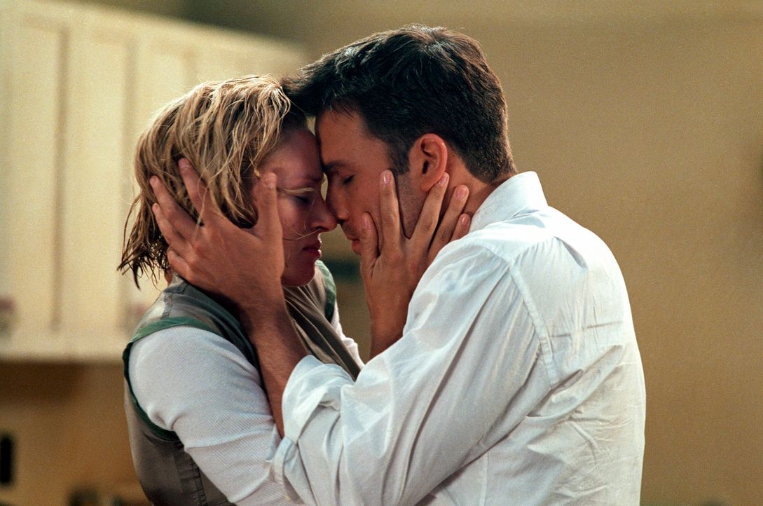 Schon bald wird Jennings (Ben Affleck, r.) klar, dass seine Erfindung wesentlich wichtiger sein muss, als bisher vermutet. Doch wer kann ihm helfen?... - Bildquelle: 2003 by Dreamworks Productions LLC and Paramount Pictures Corporation. All rights reserved.