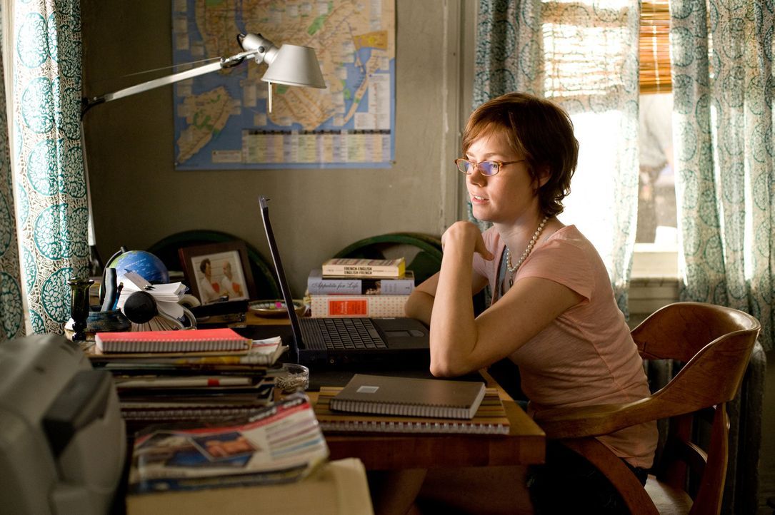 Kurz vor ihrem 30. Geburtstag fühlt sich Julie Powell (Amy Adams) ziemlich niedergeschlagen. Auf der Suche nach einer anderen Richtung, die sie ihr... - Bildquelle: 2009 Columbia Pictures Industries, Inc. All Rights Reserved.