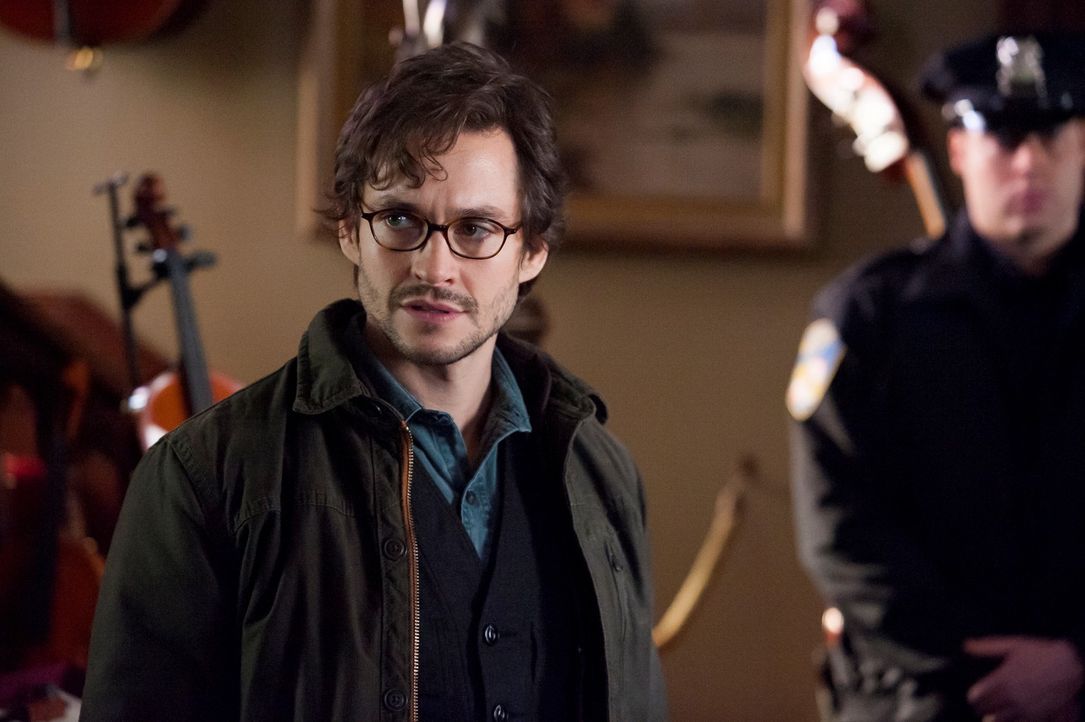 Für Will Graham (Hugh Dancy, l.) steht schnell fest, dass er sich in den Räumlichkeiten eines Serienkillers befindet ? - Bildquelle: Brooke Palmer 2013 NBCUniversal Media, LLC