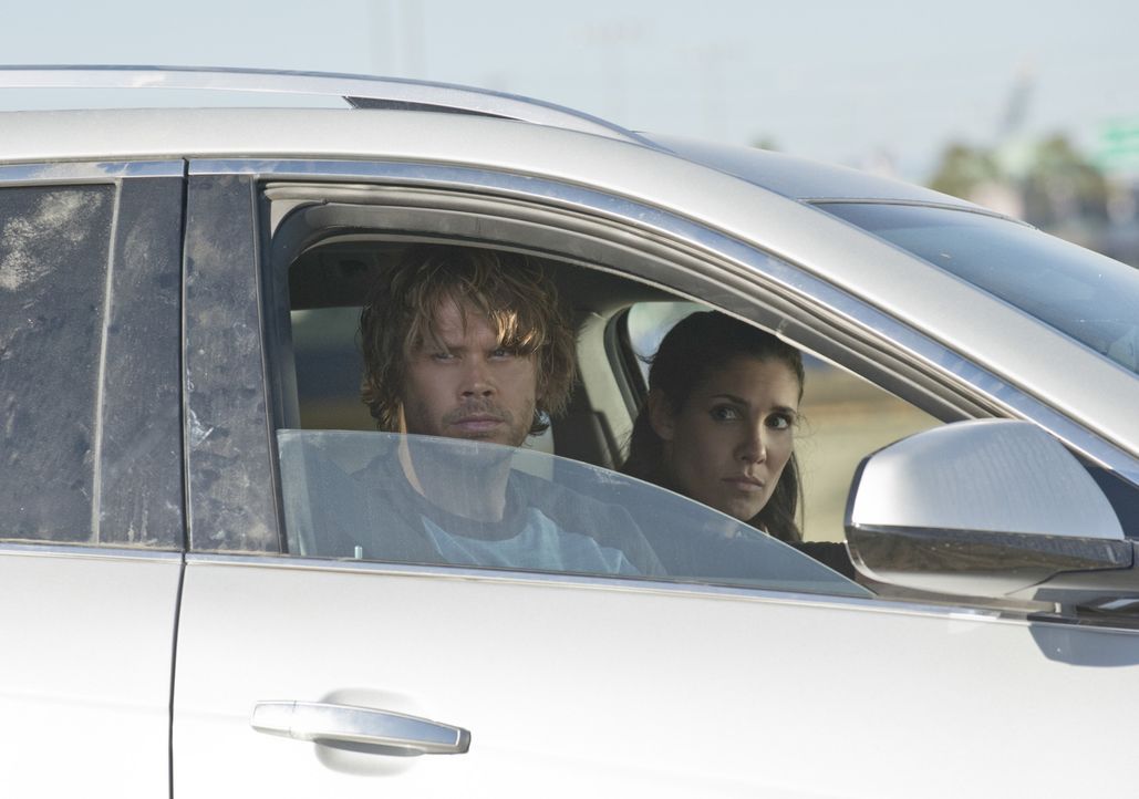 Ermitteln in einem neuen Fall: Kensi (Daniela Ruah, r.) und Deeks (Eric Christian Olsen, l.) ... - Bildquelle: 2014 CBS Broadcasting, Inc. All Rights Reserved.
