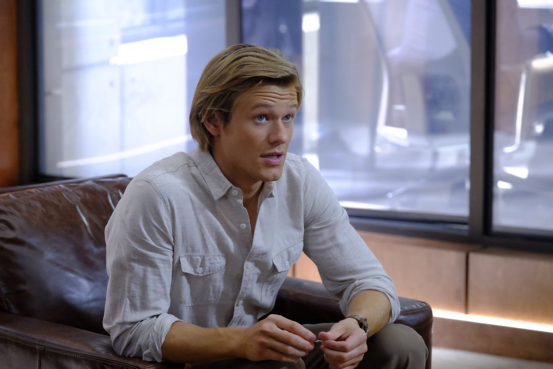 Ein etwas anderer Held: MacGyver (Lucas Till) ... - Bildquelle: Guy D'Alema 2016 CBS Broadcasting, Inc. All Rights Reserved