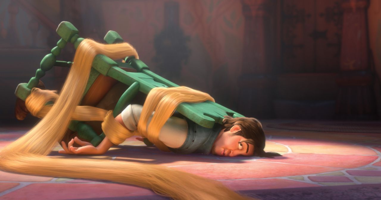 Der einfallsreiche Dieb Flynn Rider (Bild) hat sich mit der kecken Rapunzel das falsche Opfer gesucht. Mit Hilfe ihrer langen, langen Haare bringt s... - Bildquelle: Disney.  All rights reserved