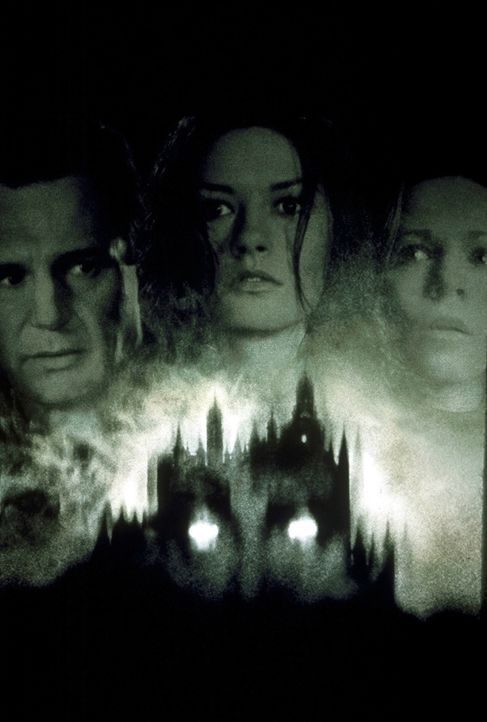 Die Vergangenheit holt sie ein: Dr. David Marrow (Liam Neeson, l.), Theodora (Catherine Zeta - Jones, M.) und Eleanor "Nell" Vance (Lili Taylor, r.)... - Bildquelle: TM &  1999 Dreamworks L.L.C. All Rights Reserved