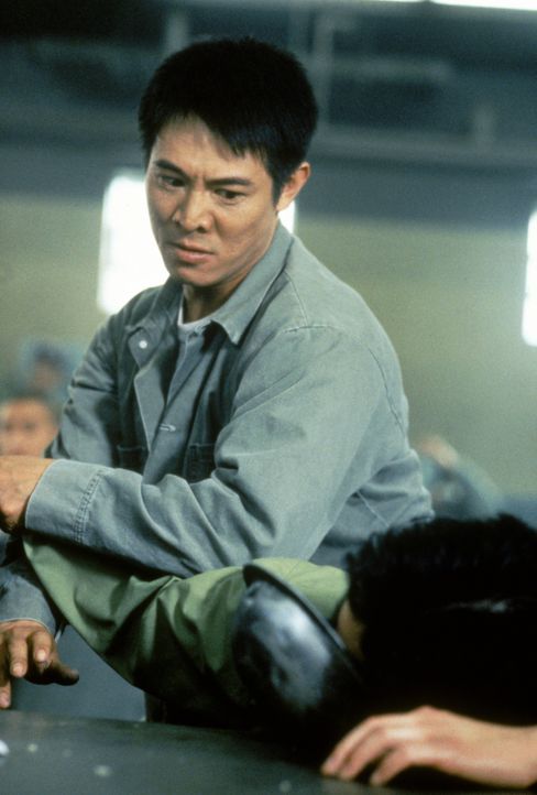 Als Han (Jet Li) von dem Mord an seinem Bruder erfährt, bricht er kurzerhand aus dem Gefängnis in Hongkong aus, fliegt nach Oakland und macht sich a... - Bildquelle: Warner Bros. Pictures