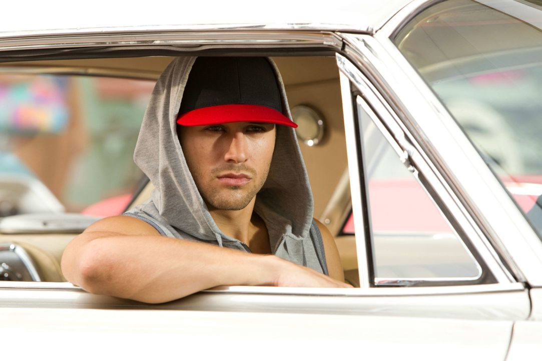 Sean (Ryan Guzman) ahnt nicht, dass Emily die Tochter eines reichen Immobilienhais ist, der sein Heimatviertel für ein großes Bauprojekt planieren w... - Bildquelle: 2011 Summit Entertainment, LLC. All rights reserved.