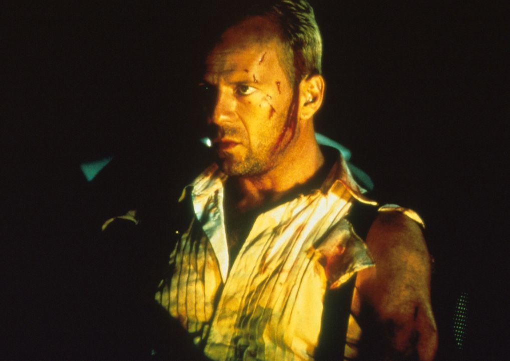 Nur ein Mann kann den Sieg des Anti-Elements noch verhindern: Korben Dallas (Bruce Willis) ... - Bildquelle: Tobis Filmkunst