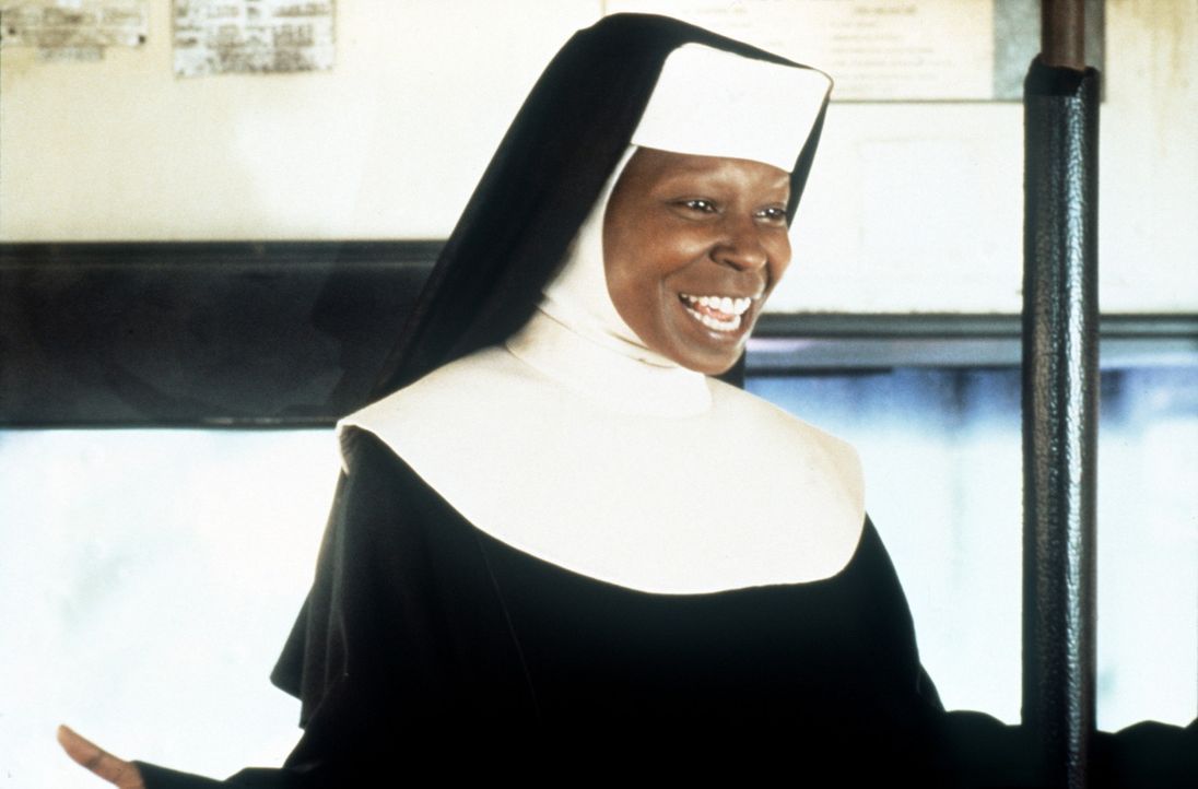 "Schwester Mary Clarence" (Whoopie Goldberg) hat - wie immer - ihre eigenen Methoden, um mit der Situation fertig zu werden ... - Bildquelle: Buena Vista Pictures