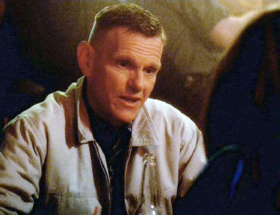Sergeant Bill Atlas (Steve Rankin) äußert einer Journalistin gegenüber, dass er um sein Leben fürchtet, da bereits einige seiner ehemaligen Kame... - Bildquelle: CBS Television