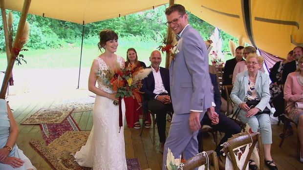 Sendung Verpasst Hochzeit Auf Den Ersten Blick Hochzeit Auf Den Ersten Blick Annika Und Manuel Wagen Sich Zaghaft In Die Ehe Auf Sat1