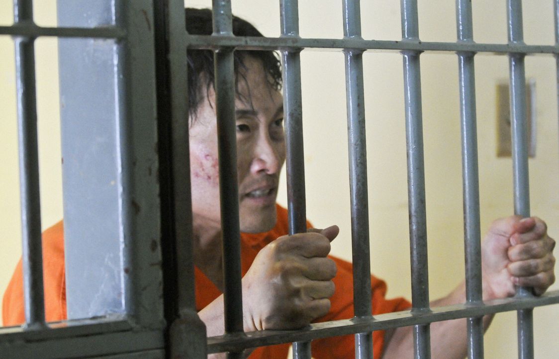 Unbekannte entführen Chin (Daniel Dae Kim) und schleusen ihn, verkleidet als ein Gefangener, in das Halawa Gefängnis ein. Dort wartet schon ein al... - Bildquelle: 2012 CBS Broadcasting, Inc. All Rights Reserved.