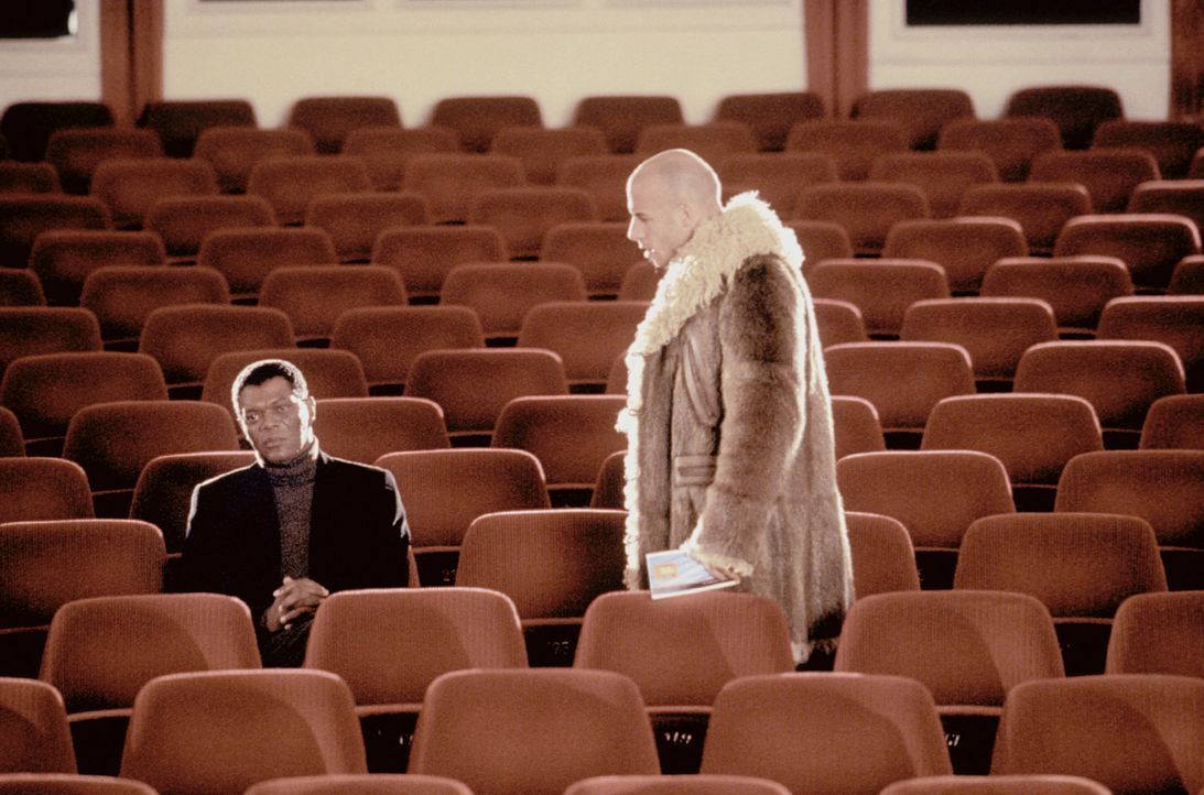 Im Handumdrehen findet sich Xander Cage (Vin Diesel, r.) in einem Testverfahren der NSA wieder, welches der wortkarge Gibbons (Samuel L. Jackson, l.... - Bildquelle: 2003 Sony Pictures Television International. All Rights Reserved.