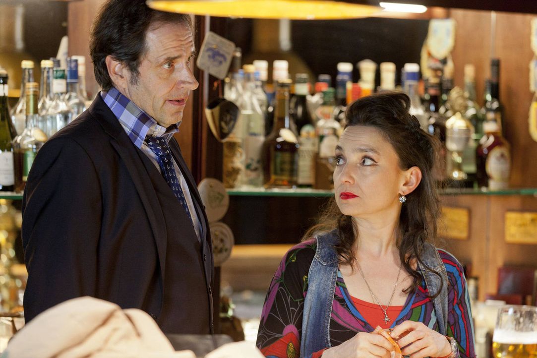 (3. Staffel) - Mick kann überhaupt nicht tolerieren, dass "seine" Uschi (Tatjana Clasing, r.) einen Lover hat, der noch dazu auf den Namen Martin Fe... - Bildquelle: Martin Rottenkolber SAT.1