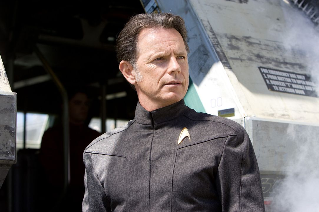 Captain Christopher Pike (Bruce Greenwood) ist ein Freund von Kirks verstorbenen Vater. Er schafft es, den draufgängerischen Kirk für die Sternenflo... - Bildquelle: Paramount Pictures