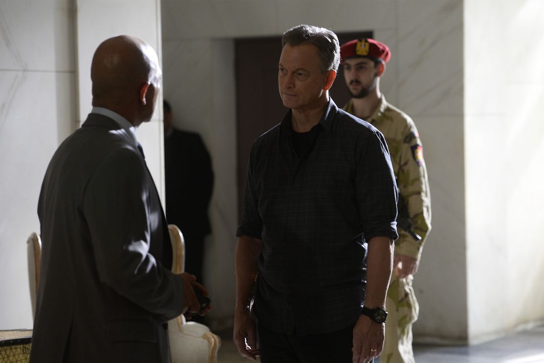 Als Jack (Gary Sinise, r.) mit seinem Team in Ägypten einen Fall übernimmt, bei dem ein amerikanischer Ex-Militär mithilfe von Giftgas ermordet wurd... - Bildquelle: Darren Michaels 2015 American Broadcasting Companies, Inc. All rights reserved.
