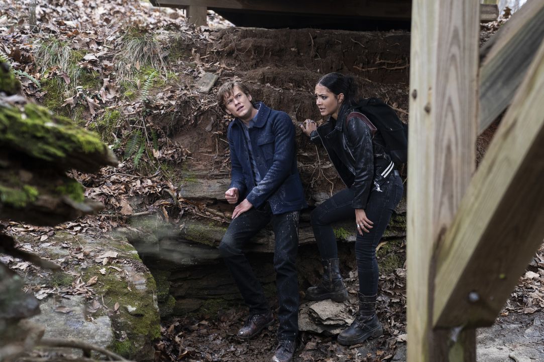 Angus MacGyver (Lucas Till, l.); Riley Davis (Tristin Mays, r.) - Bildquelle: Nathan Bolster 2021 CBS Broadcasting, Inc. All Rights Reserved. / Nathan Bolster