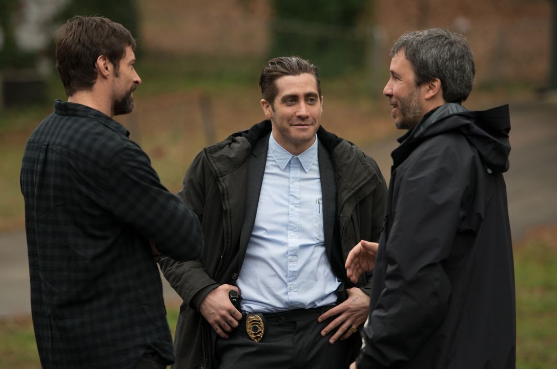 Am Set: (v.l.n.r.) Hugh Jackman, Jake Gyllenhaal und Denis Villeneuve - Bildquelle: TOBIS FILM. ALL RIGHTS RESERVED