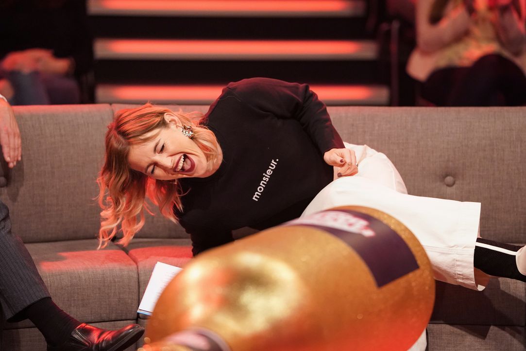 Wer zuletzt lacht, lacht bekanntlich am besten: Ob Jeannine Michaelsen mit ihrem Lachanfall auch die anderen Mitspieler anstecken kann? - Bildquelle: Guido Engels SAT.1/Guido Engels