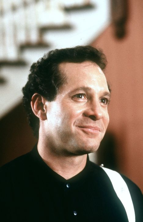 Roger (Steve Guttenberg) ist der Vater von Alyssa und hat als erfolgreicher Geschäftsmann wenig Zeit für seine Tochter. Das selbstbewusste Mädche... - Bildquelle: Warner Bros.