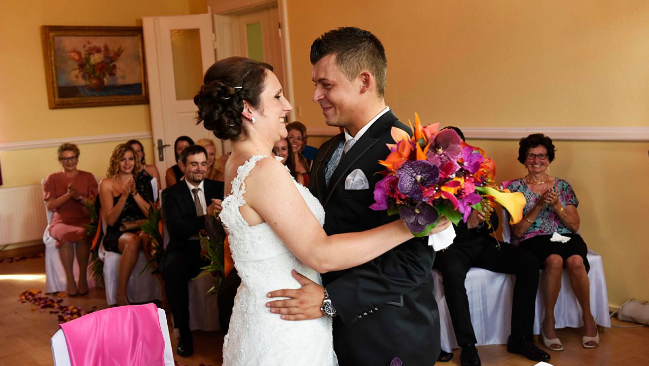 Hochzeit Auf Den Ersten Blick Die Hochzeit Von Peter Und Jasmin Sat 1