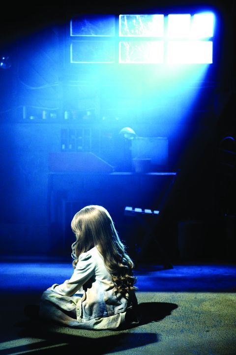 Das kleine Mädchen wird Opfer des Bösen ... - Bildquelle: 2009 Ed Araquel/Bold FIlms