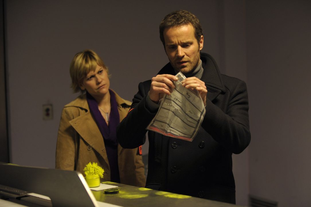 Ermitteln in einem neuen Fall: Fred (Vanessa Valence, l.) und Matthieu (Guillaume Cramoisan, r.) ... - Bildquelle: 2008 - Beaubourg Audiovisuel/BeFilms/RTBF (Télévision Belge)